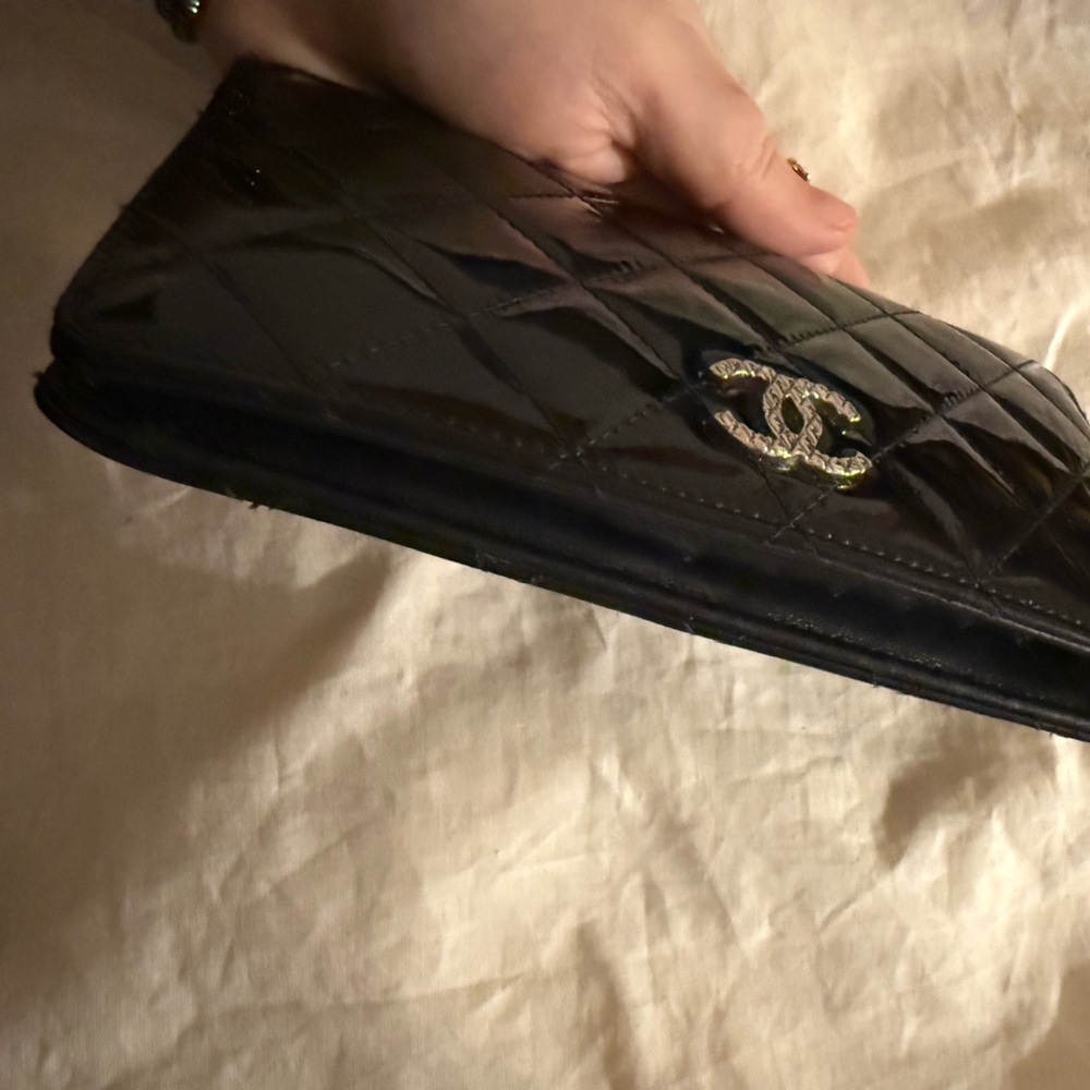 Chanel soft glossy patent leather wallet - Picture 9 of 12